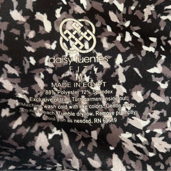 Daisy Fuentes FIT Black & White Print Biker Shorts - Size M - Picture 5 of 5